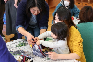 みんなで力を合わせて製作中