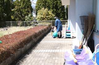 親子で音で遊ぶ様子