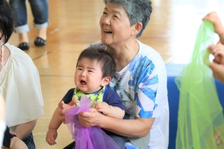 一緒にわらべうた遊び