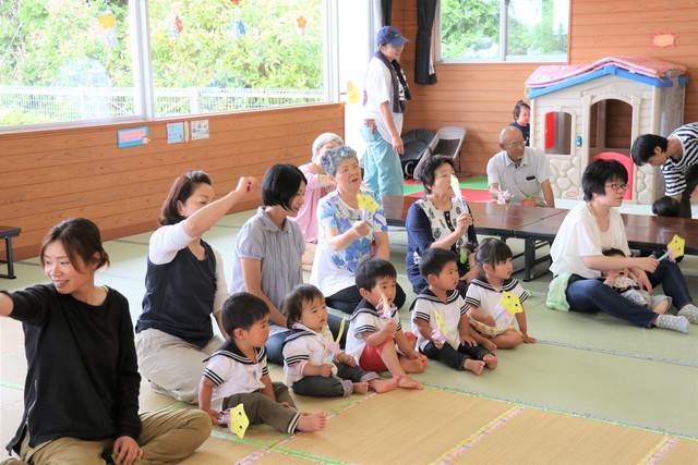 一緒にお歌を歌う