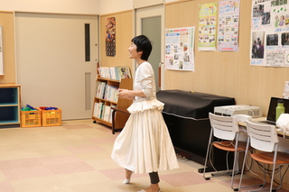 講師