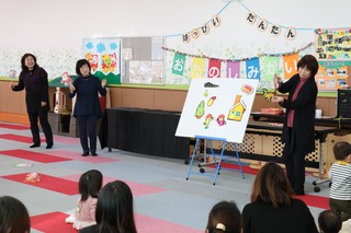 音楽にのせてパネルシアター