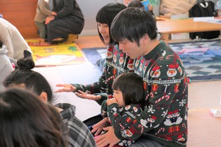 親子で楽しむ様子
