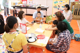 防災ママの試食会の様子