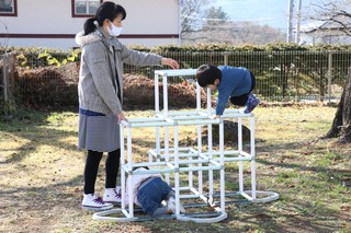 2人でジャングルジム.JPG