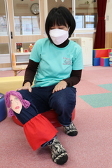 9ひよこルーム足ダンス3.JPG