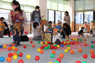 8さあボールを鬼箱に入れよう.JPG