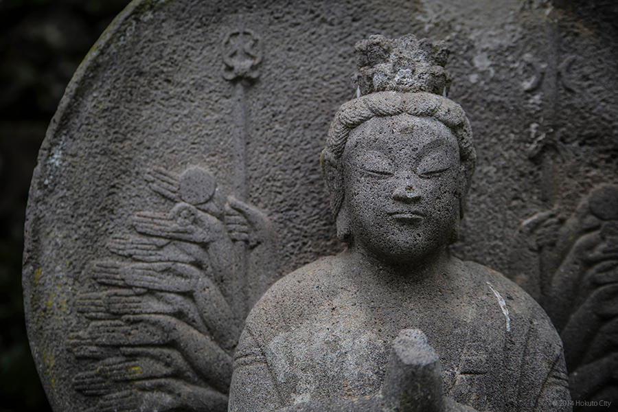05.津金の三代校舎と海岸寺と石仏群 02