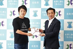 贈呈式_ココザス(株).jpg