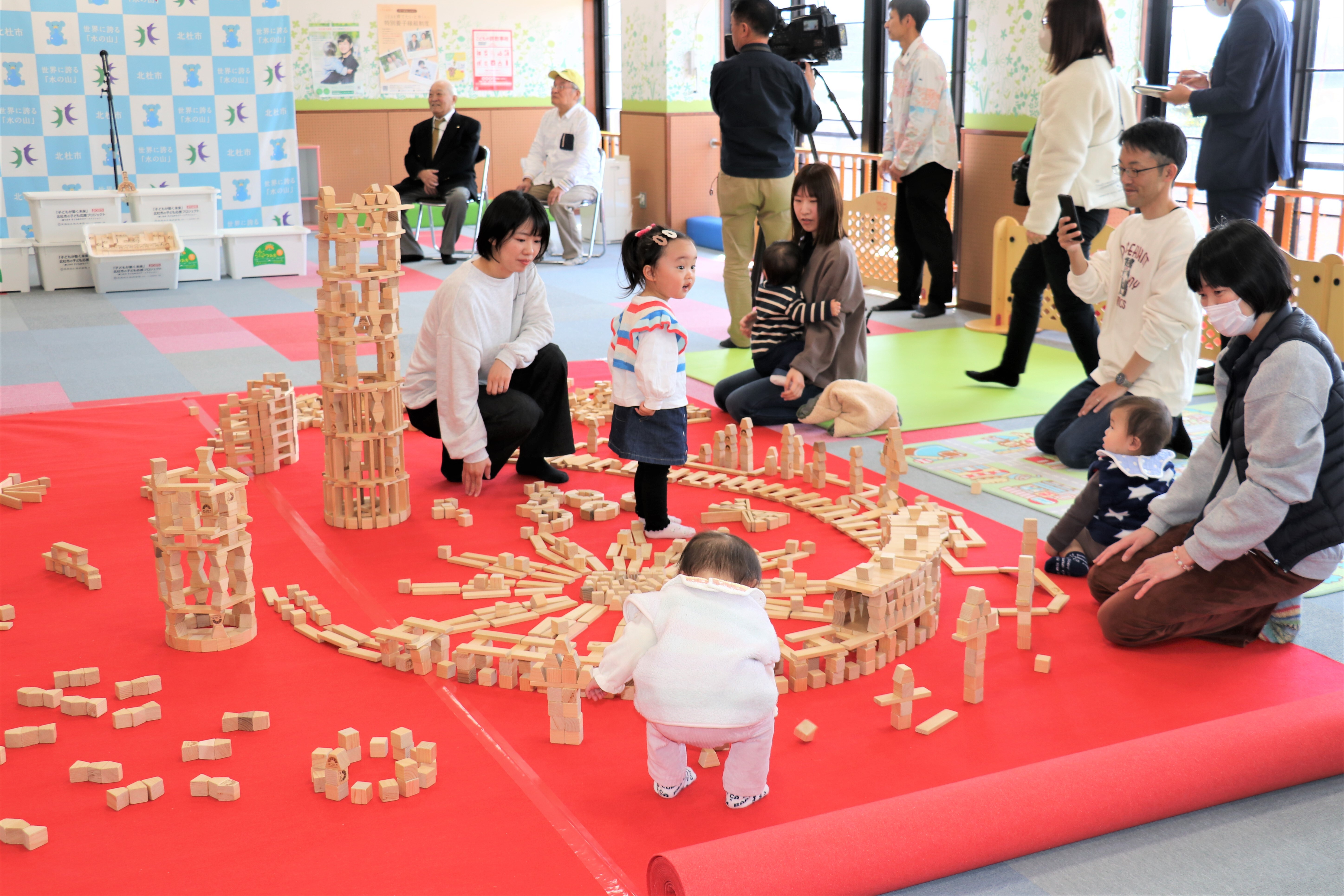 8積み木で遊ぼう.JPG