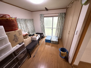 04玄関横洋室 (JPG 299KB)
