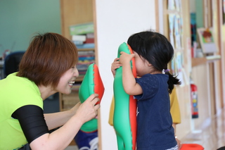 講師と子どもの様子