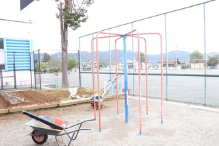 園庭遊具とグランド
